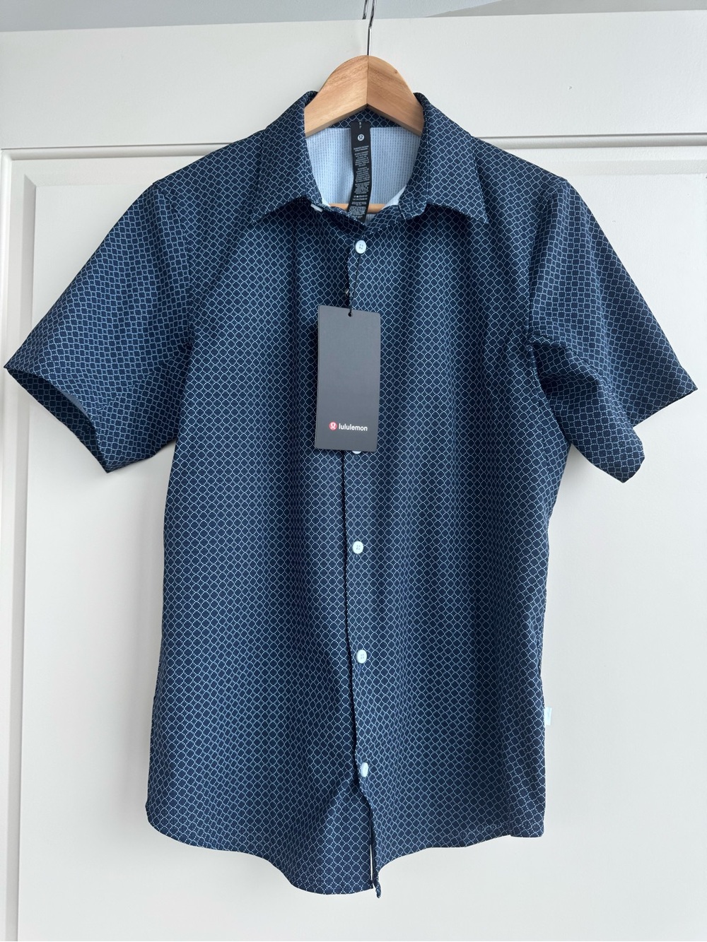 lululemon athletica Men's Navy Short-Sleeve Micro-Pattern Button-Down Shirt